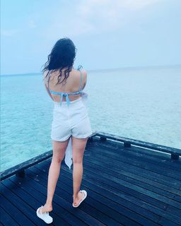 Pranitha feet photo 12