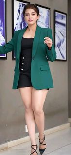 Pranitha feet photo 3