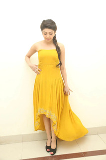Pranitha feet photo 20