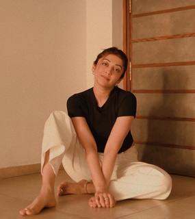Pranitha feet photo 11
