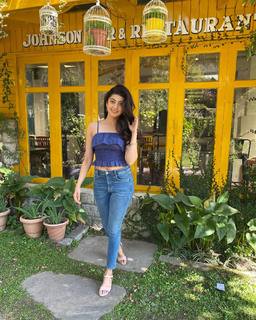 Pranitha feet photo 20