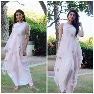 Pranitha feet photo 1