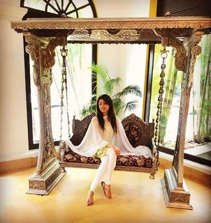 Pranitha feet photo 2