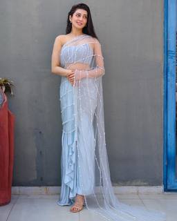 Pranitha feet photo 1