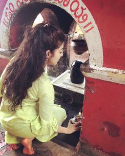 Pranitha feet photo 10