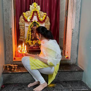 Pranitha feet photo 8