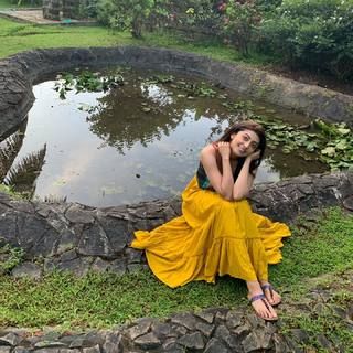 Pranitha feet photo 2