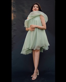 Pranitha feet photo 1