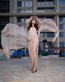 Pranitha feet photo 19