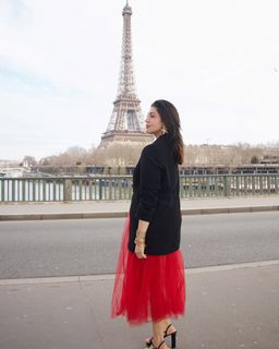 Pranitha feet photo 19