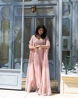 Pranitha feet photo 18