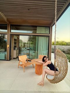 Pranitha feet photo 6