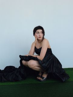 Pranitha feet photo 2