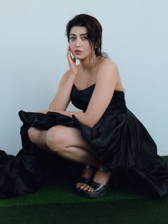 Pranitha feet photo 1