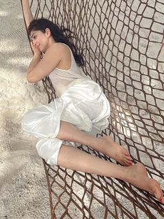 Pranitha feet photo 13
