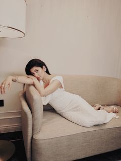 Pranitha feet photo 3