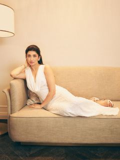 Pranitha feet photo 2
