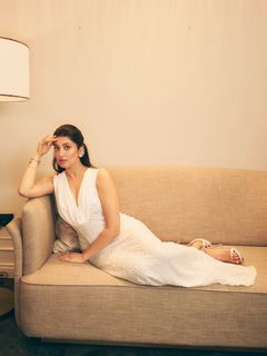 Pranitha feet photo 1
