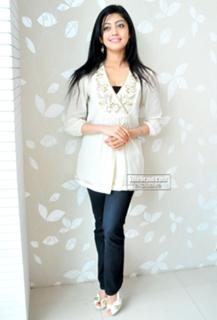 Pranitha feet photo 1