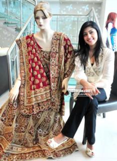 Pranitha feet photo 16