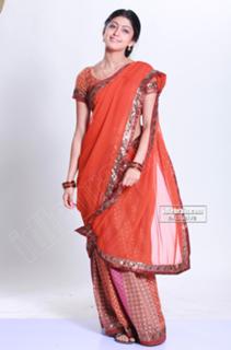 Pranitha feet photo 8