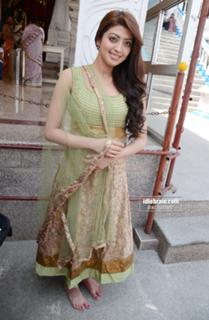 Pranitha feet photo 19