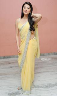 Pranitha feet photo 15