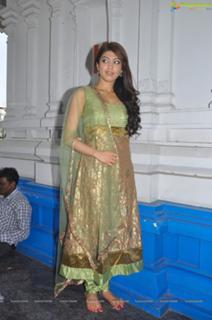 Pranitha feet photo 5
