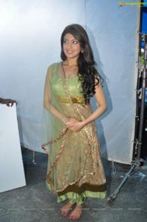 Pranitha feet photo 3