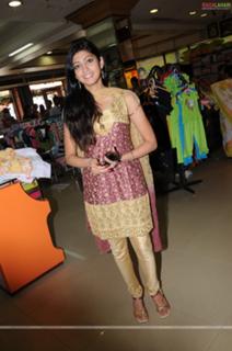 Pranitha feet photo 1