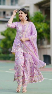 Pranjal Dahiya feet photo 4