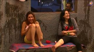 Pratyusha Banerjee feet photo 17