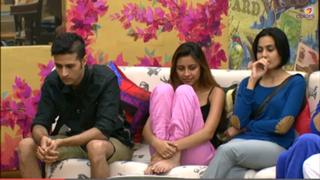 Pratyusha Banerjee feet photo 16