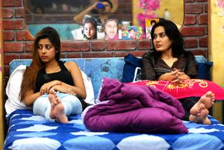 Pratyusha Banerjee feet photo 7