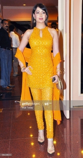 Preeti Jhangiani feet photo 6