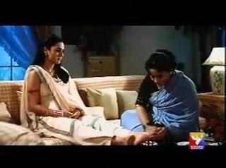 Preity G Zinta feet photo thumbnail