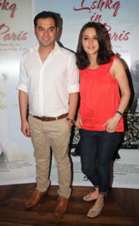 Preity G Zinta feet photo thumbnail