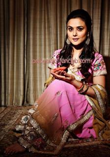 Preity G Zinta feet photo thumbnail