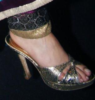 Preity G Zinta feet photo thumbnail