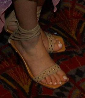 Preity G Zinta feet photo thumbnail