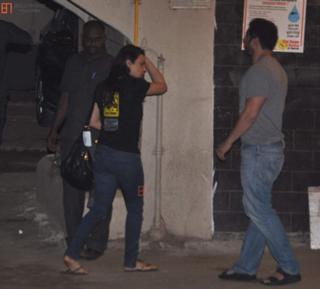 Preity G Zinta feet photo thumbnail