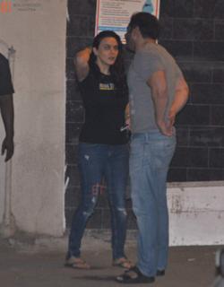 Preity G Zinta feet photo thumbnail