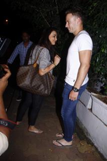Preity G Zinta feet photo thumbnail