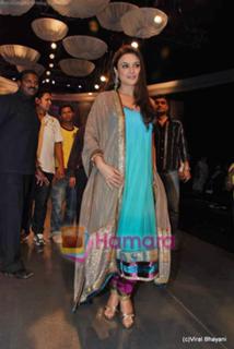 Preity G Zinta feet photo thumbnail