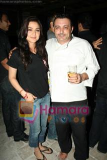 Preity G Zinta feet photo thumbnail