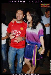 Preity G Zinta feet photo thumbnail