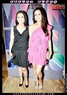 Preity G Zinta feet photo thumbnail