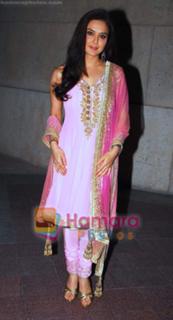 Preity G Zinta feet photo thumbnail