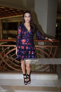 Preity G Zinta feet photo thumbnail