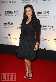 Preity G Zinta feet photo thumbnail